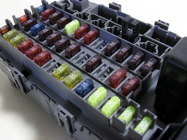 ヒューズボックスズーム