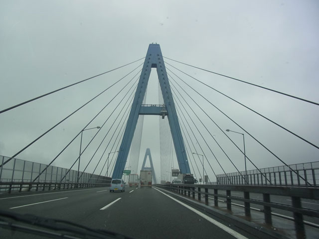 伊勢湾岸道名港東大橋を通過