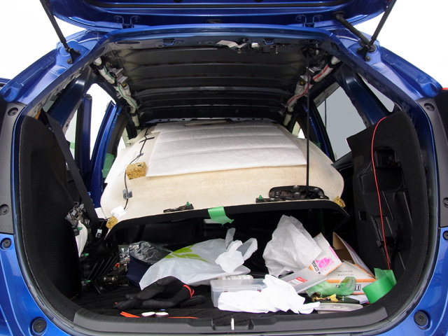 フィット3の天井パネルを外したところ