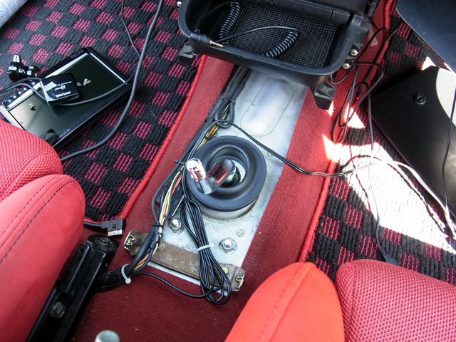 センターコンソールを外したところ