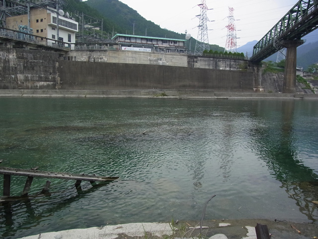 旧飯田線の方向を見る