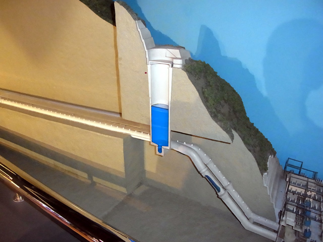 山の中に調圧水槽、サージタンクもある