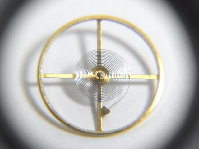 偏心しているヒゲゼンマイ