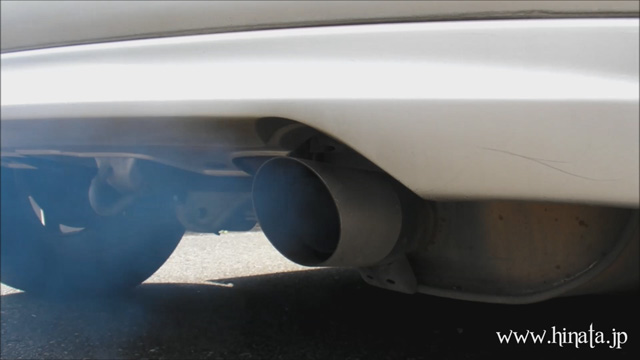 オイル上がりの青白い煙