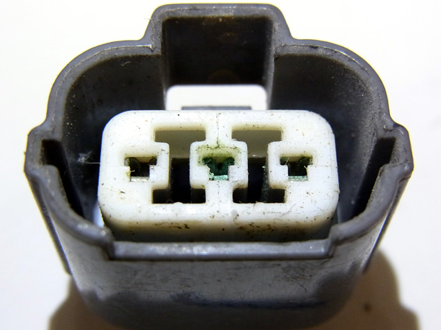 エンジンハーネスのソケットその1