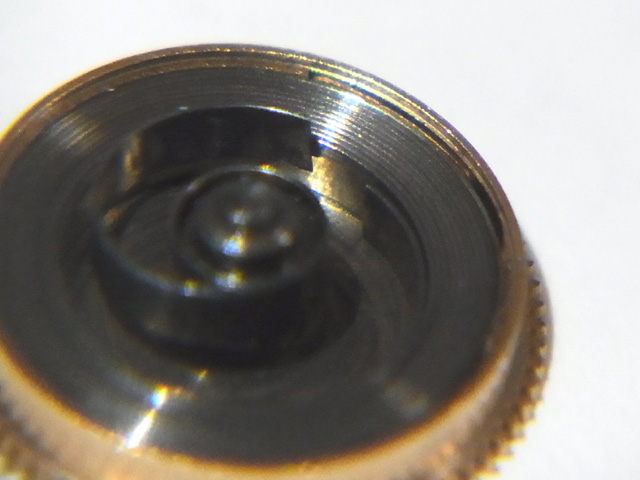 香箱内のぜんまい切れその2