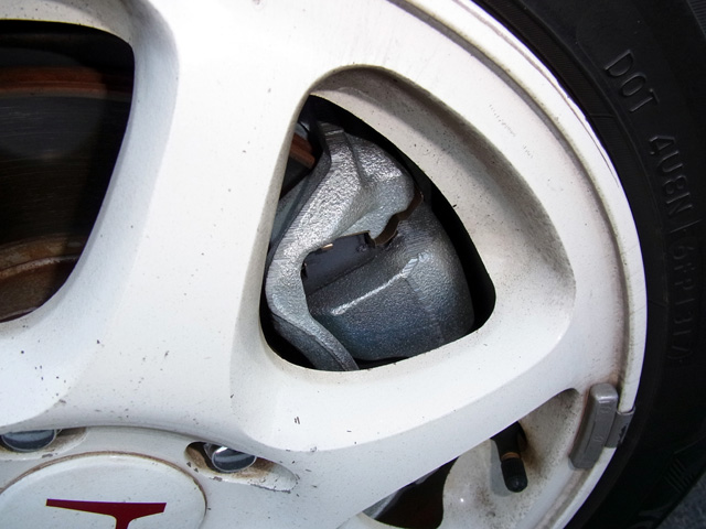 新品のブレーキキャリパー