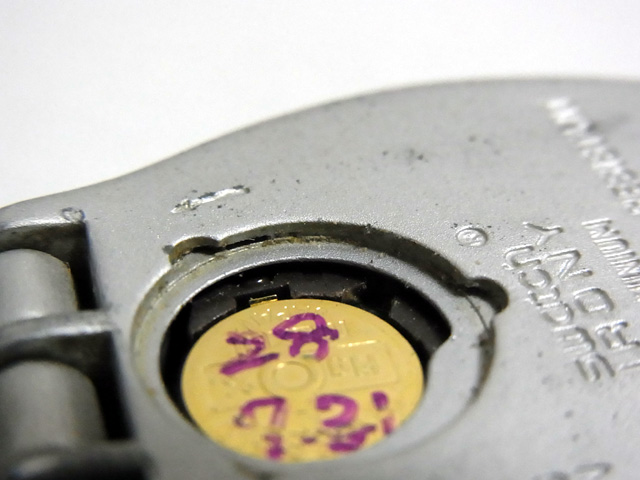 電池蓋の溝の汚れ