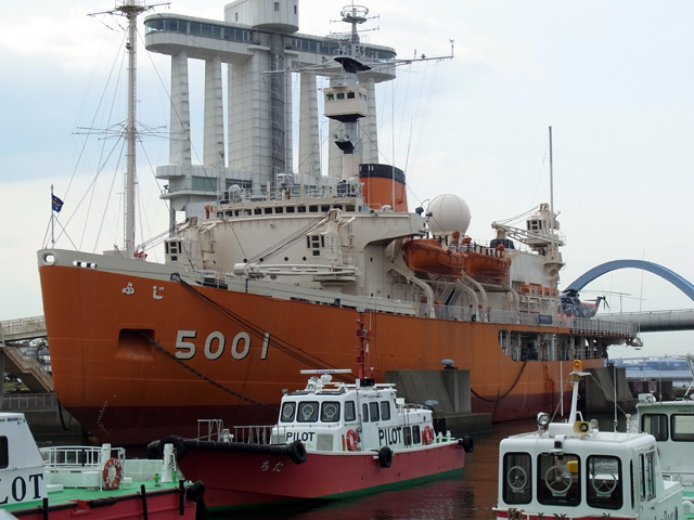 砕氷艦ふじ左舷側