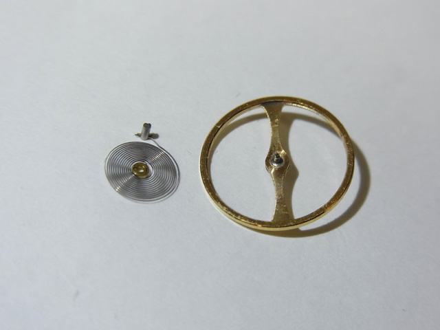 テンワからヒゲゼンマイを取り外す