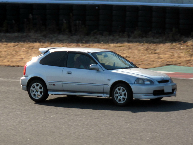 コーナー内側より