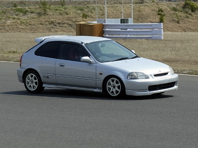 コーナー外側より