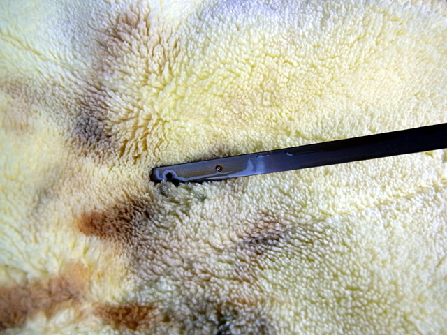 オイルレベルゲージでチェック