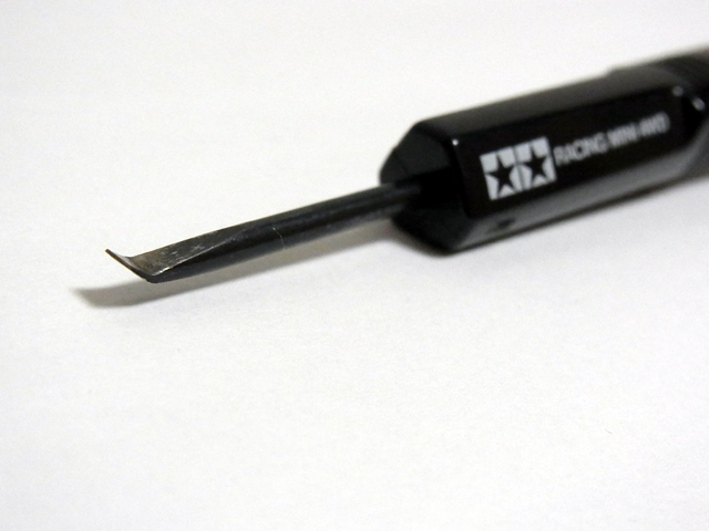 軸先を曲げたマイナスドライバー