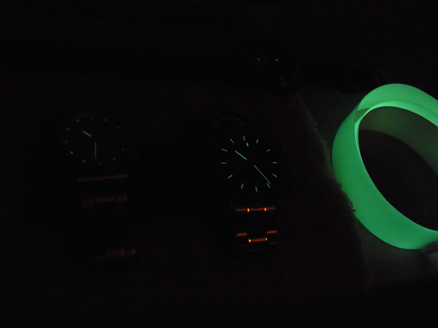 蓄光により光る様子