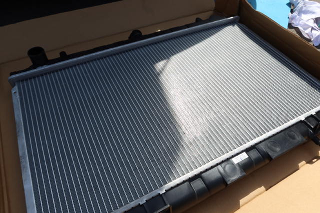 新ラジエターは純正同等品