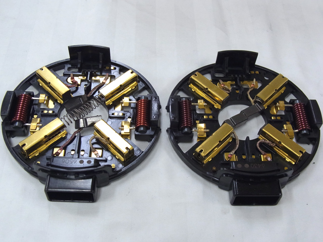 マイナス側ブラシは引っ込んだまま