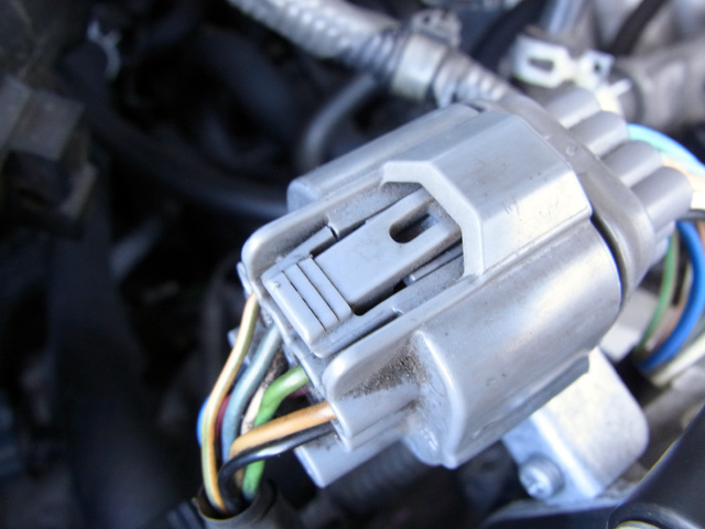 コネクタの爪も破損