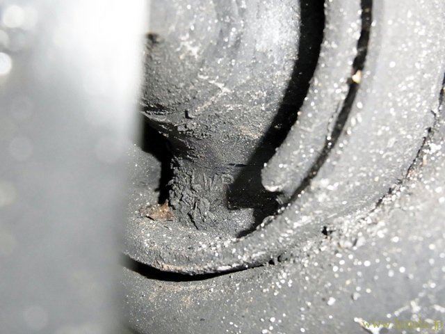 15万キロを使った無限のトレーリングアームブッシュ左側