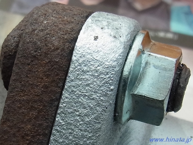 触媒と中間パイプの接続部