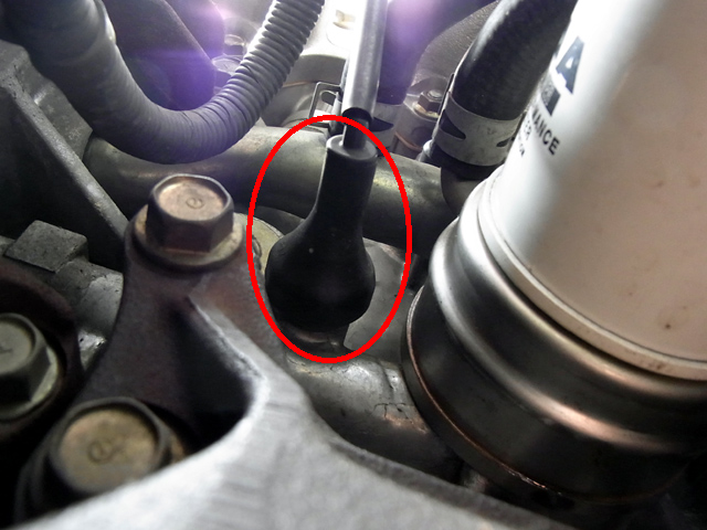 B型エンジンの油圧スイッチ