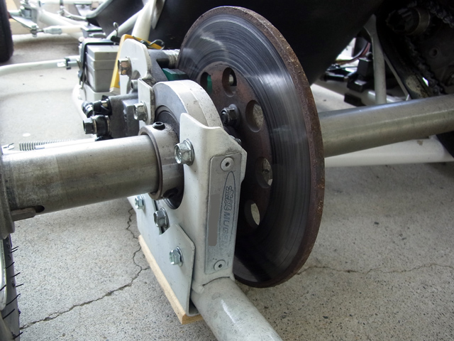 ブレーキは後輪だけ