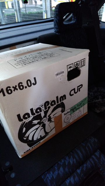 梱包されたホイール