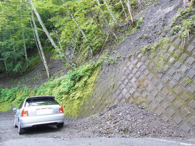 小規模な土砂崩れが起きた模様