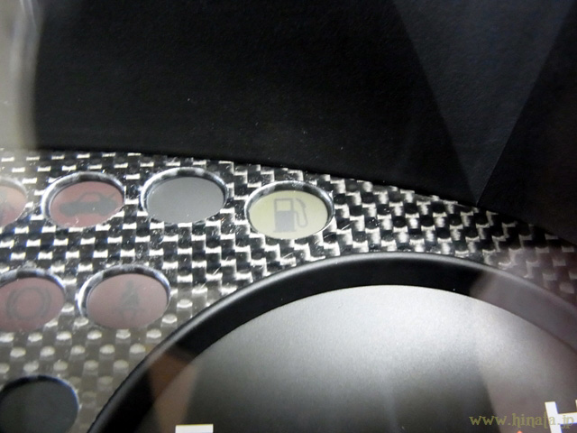 光らせないようにしている燃料警告灯