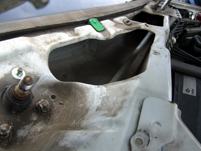 カウルトップ内のリンクアーム