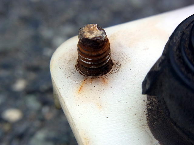 ジュラコン樹脂のひび割れ