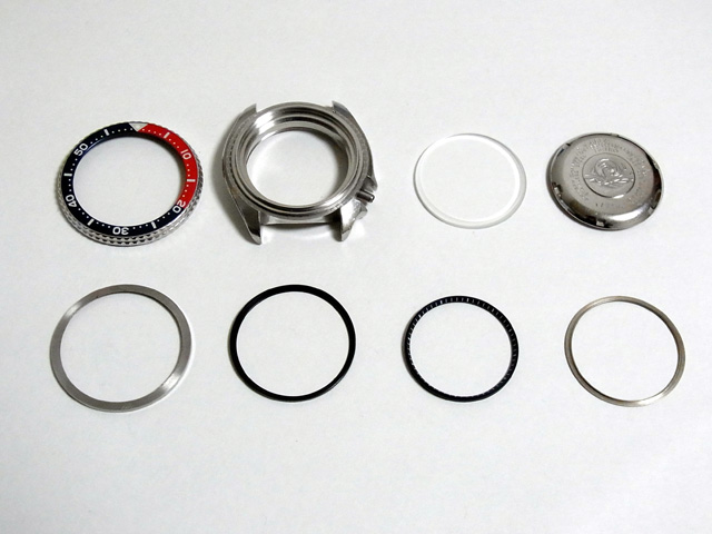 ケースを構成する部品