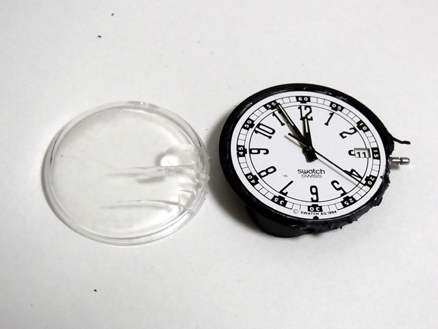 風防を割って外す