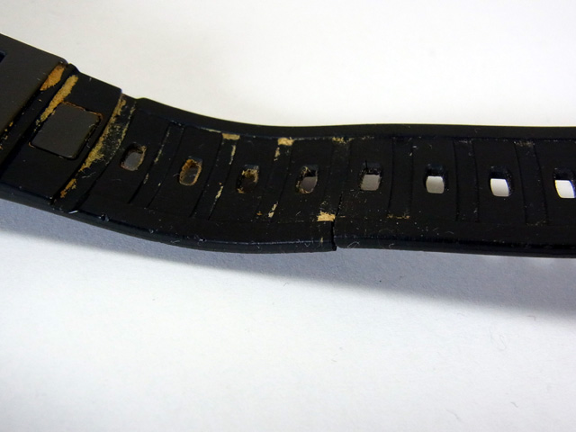 バンドの汚れと切れ