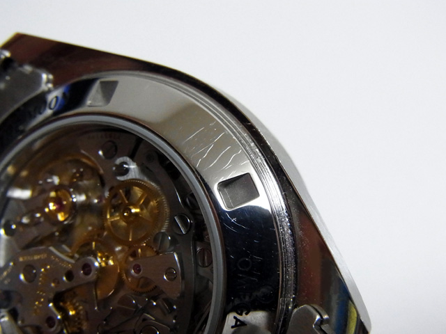 作業前の裏蓋の傷