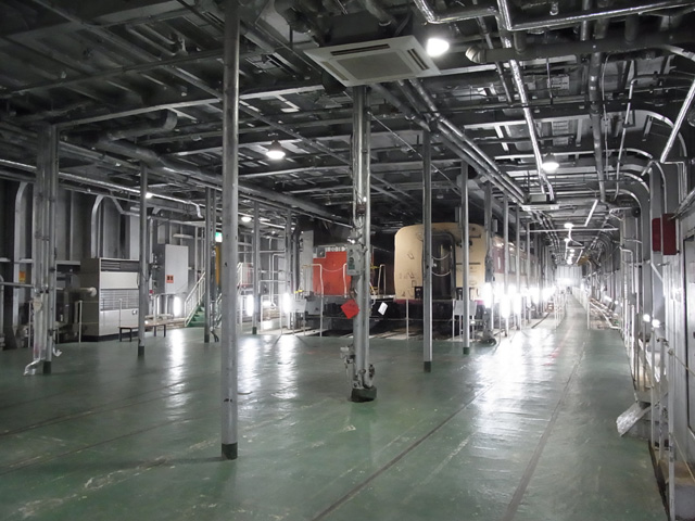 八甲田丸の車両甲板