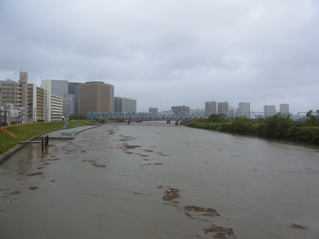 多摩川の上流側