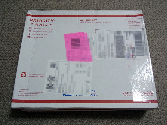 英字だけの段ボール箱