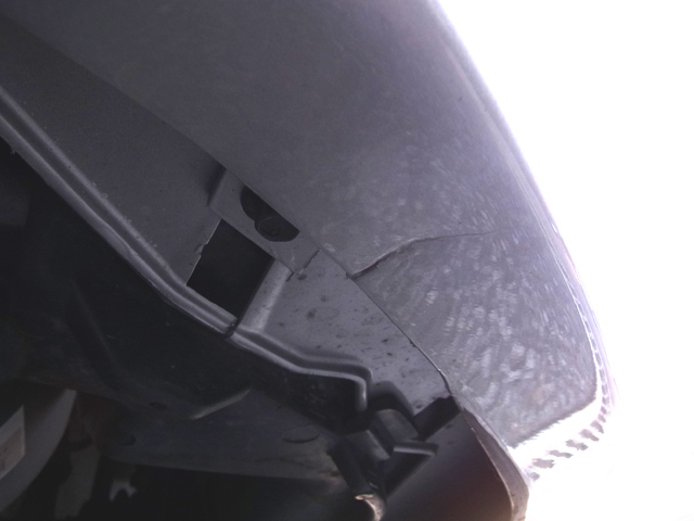 リップスポイラーのひび割れ