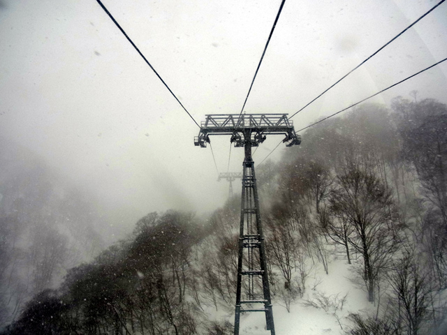 谷川岳ロープウェイに乗る