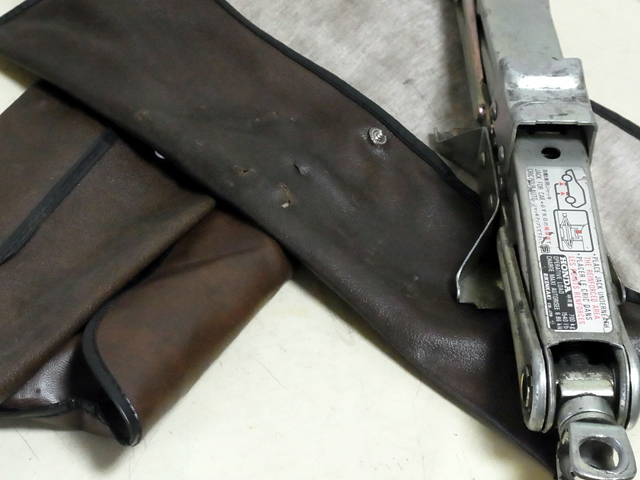 予備のジャッキカバー