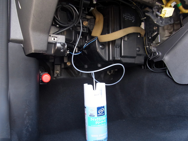 クイックエバポレータークリーナーVを施工中