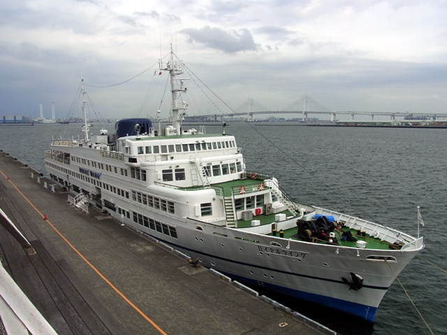 接岸中のロイヤルウイング