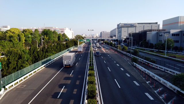 引き続き首都高1号羽田線を眺める