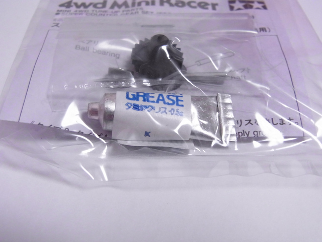 金属チューブ入りのタミヤグリス