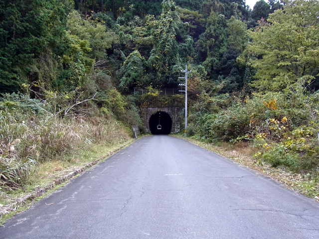 トンネルに次ぐトンネル