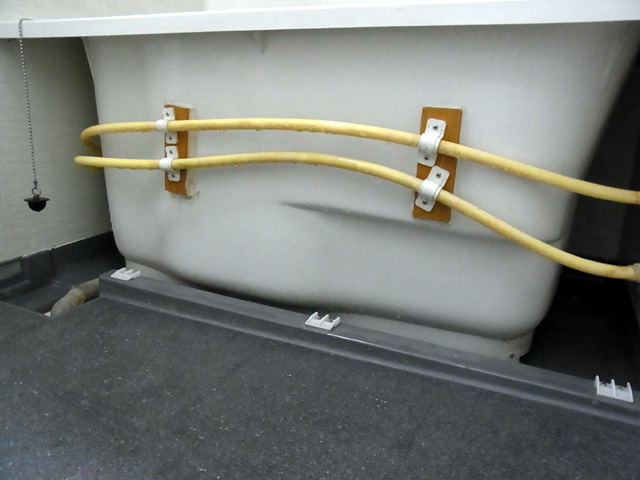 浴槽エプロン開放状態