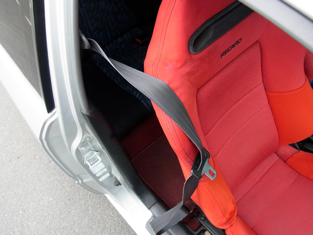 運転席側シートベルト