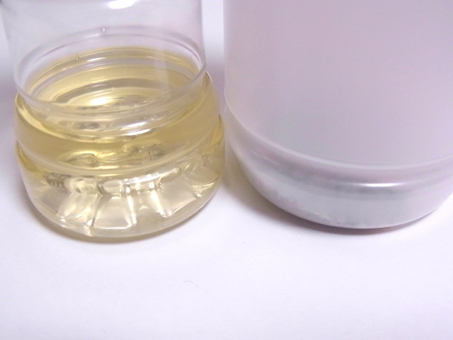 小分けしたサラダ油と塩コショウ