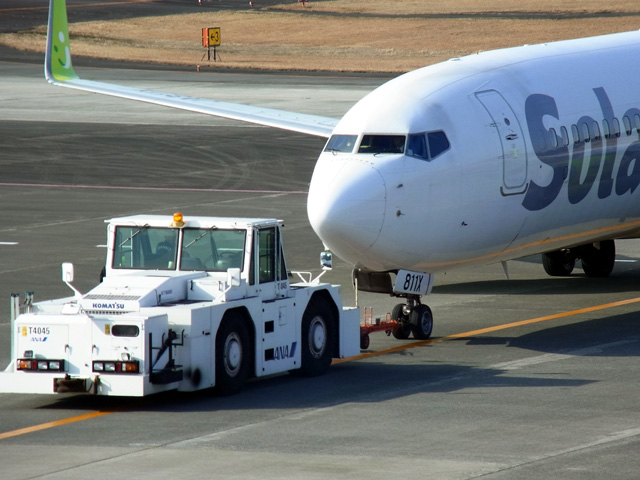 空港内でのトーイングカー